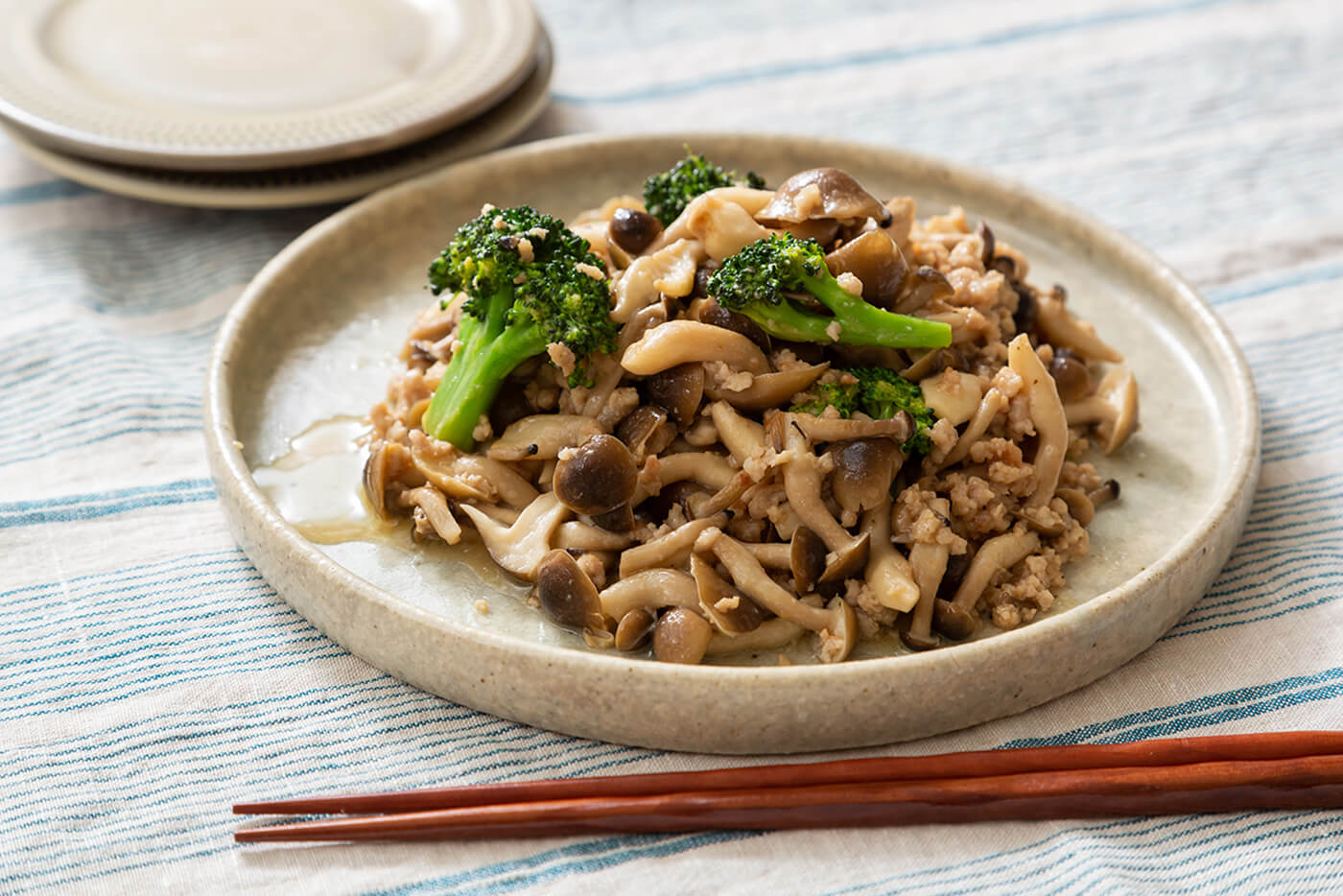 「豚ひき肉としめじとブロッコリーのバターポン酢炒め」_画像